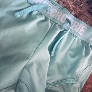 Abercrombie kids  Light Blue lines Shorts size 5/6